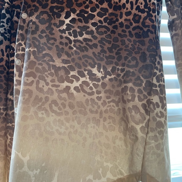 LulaRoe Button Up Shirt - Picture 3 of 4